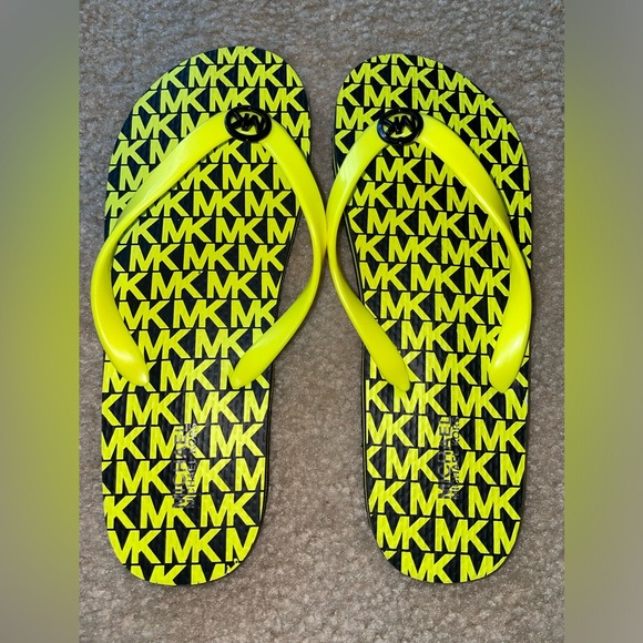 Michael Kors Eva Flip Flops NWOT - Picture 5 of 6